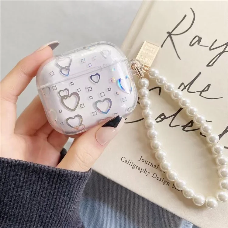 Funda protectora de TPU transparente con patrón de corazón y pulsera para el estuche de auriculares AirPods 4