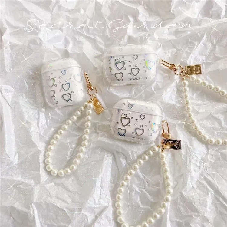 Funda protectora de TPU transparente con patrón de corazón y pulsera para el estuche de auriculares AirPods 4