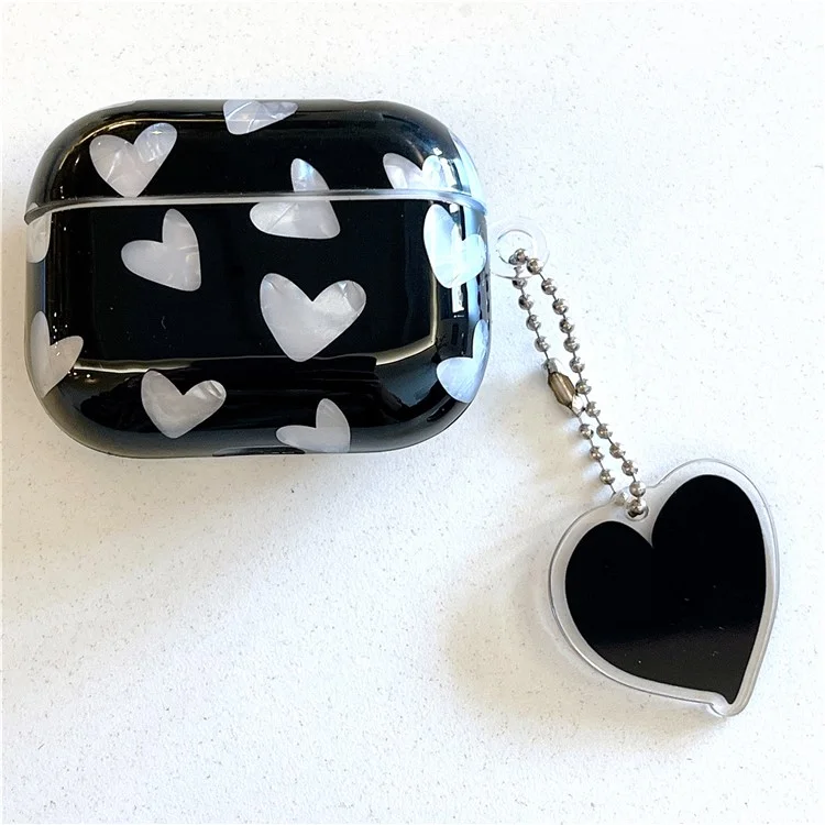 Funda protectora de silicona TPU con diseño de corazón y colgante de corazón para el estuche de AirPods 4 - Negro