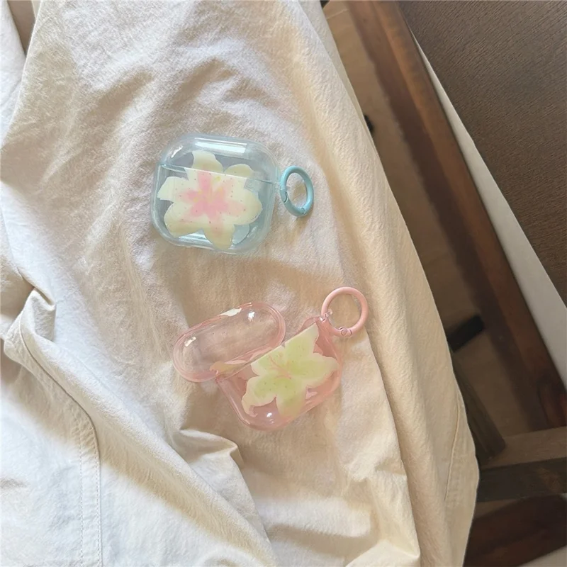 Beskyttende hylster til Apple AirPods 3 med IMD-blomstermønster, transparent TPU-dæksel med metalknap - Transparent lyserød
