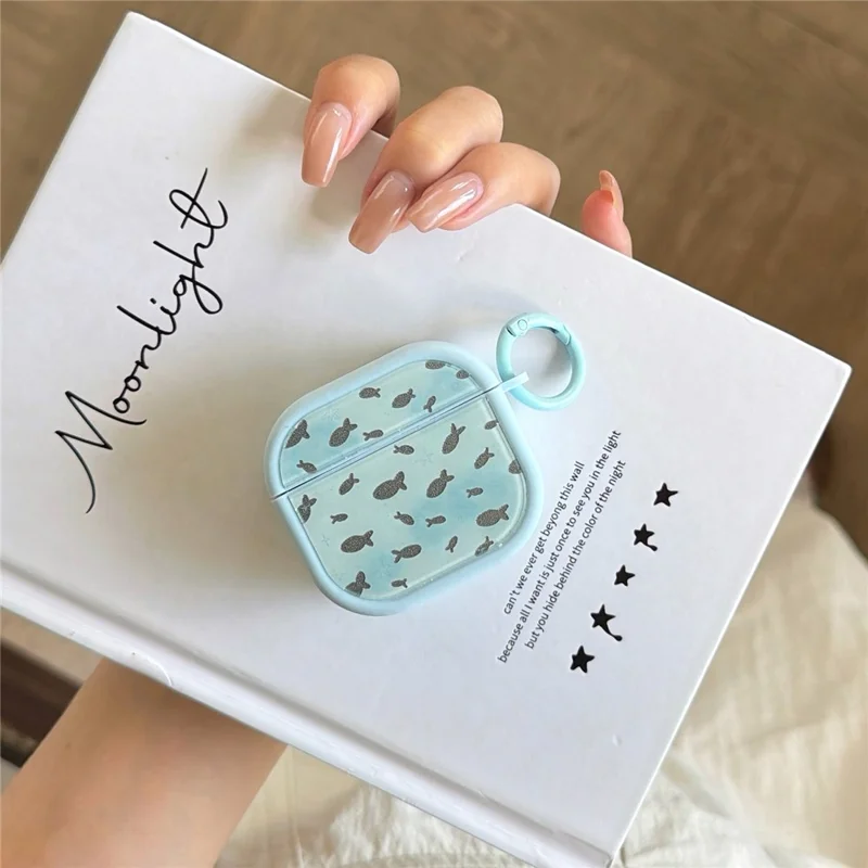 Spielende Fische Muster Hülle für AirPods 3, weiche TPU Schutzhülle mit Karabiner-Clip