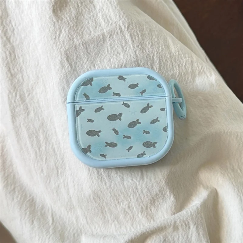 Schimmernder Fischmuster-Schutzhülle für AirPods 4 aus weichem TPU mit Karabiner-Clip