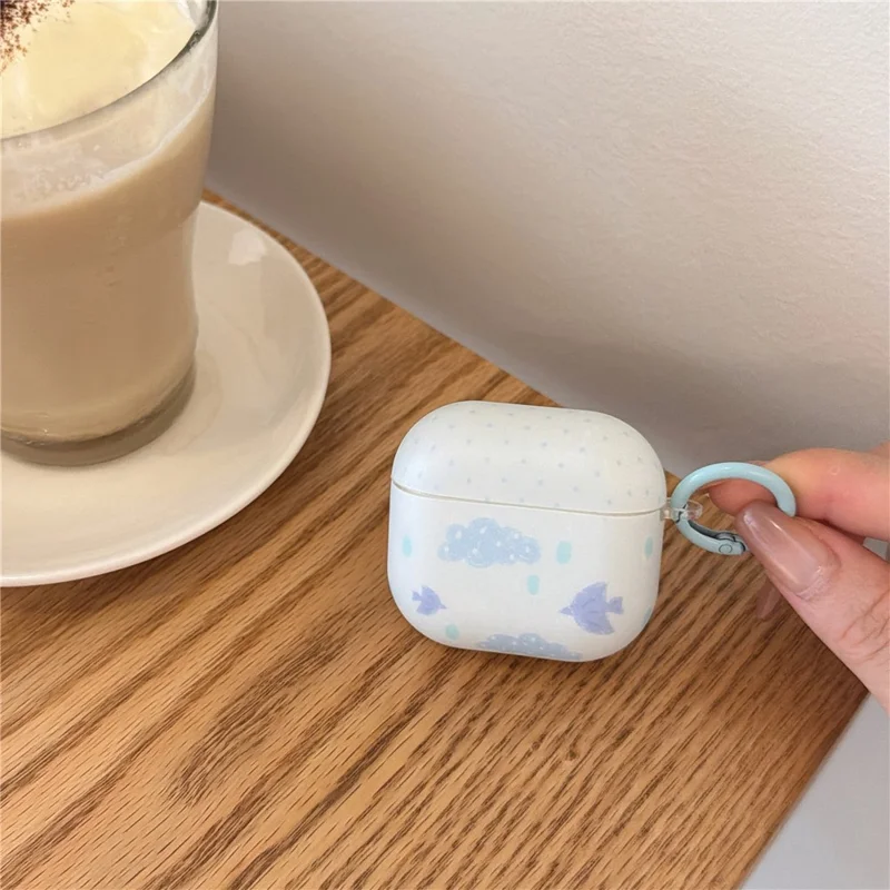 IMD+TPU-hölse till AirPods 4 med moln- och fågelmönster, skyddshölse till hörlurar med karbinhake