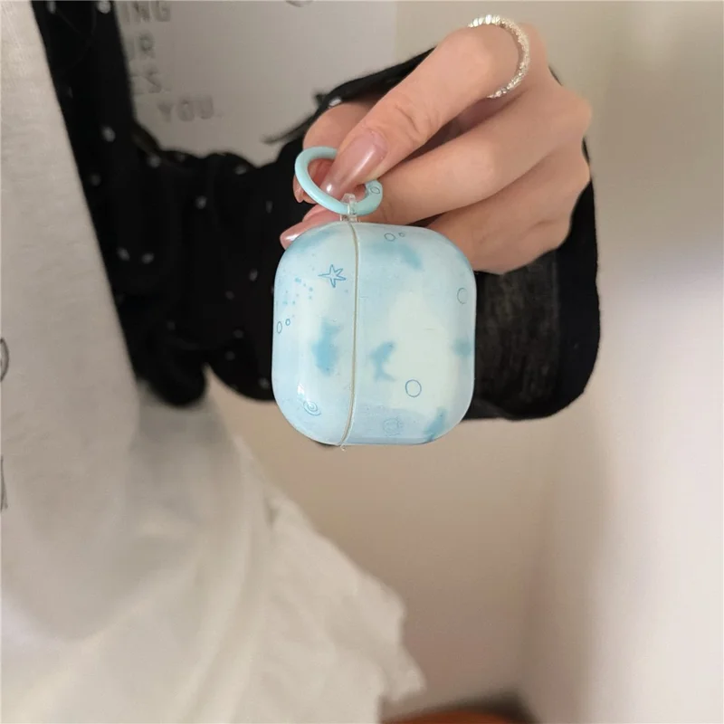 Skyddhölje i IMD+TPU för AirPods 3 med suddig blå fiskdesign och metallhängesnappa