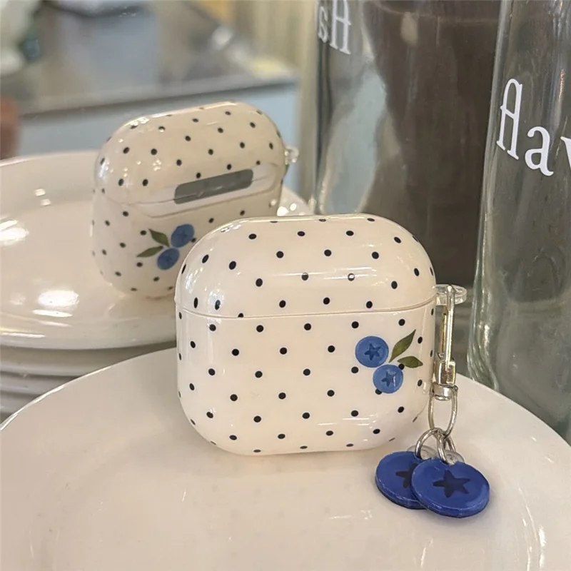 Funda TPU para AirPods 4 con diseño de puntos de arándano, funda protectora con colgante y hebilla metálica