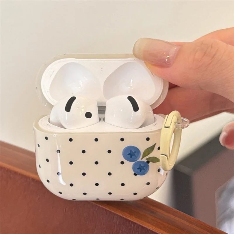 Funda TPU para AirPods 4 con diseño de puntos de arándano, funda protectora con colgante y hebilla metálica