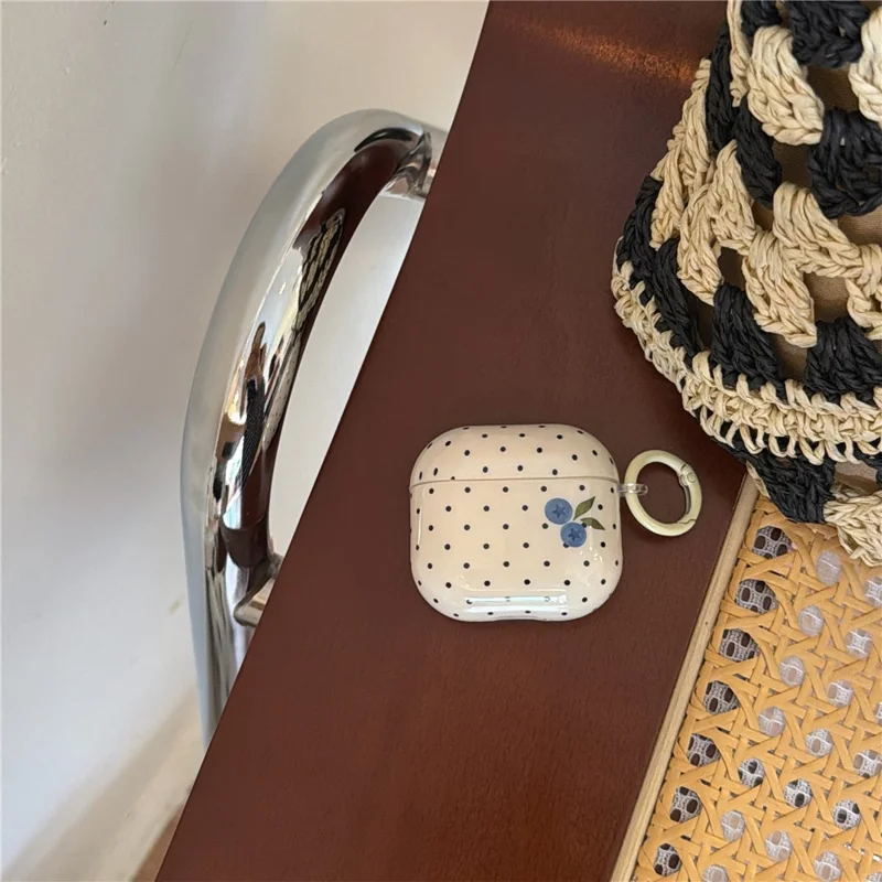 Funda TPU para AirPods Pro 3 con diseño de puntos de arándano, funda protectora con colgante y hebilla metálica