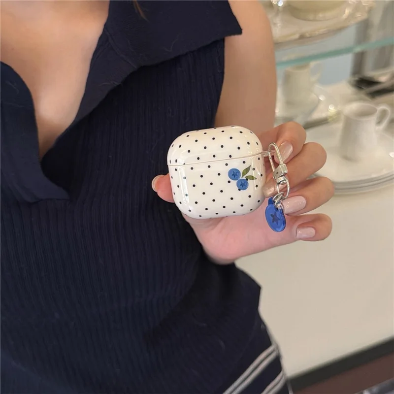 Funda TPU para AirPods Pro 3 con diseño de puntos de arándano, funda protectora con colgante y hebilla metálica