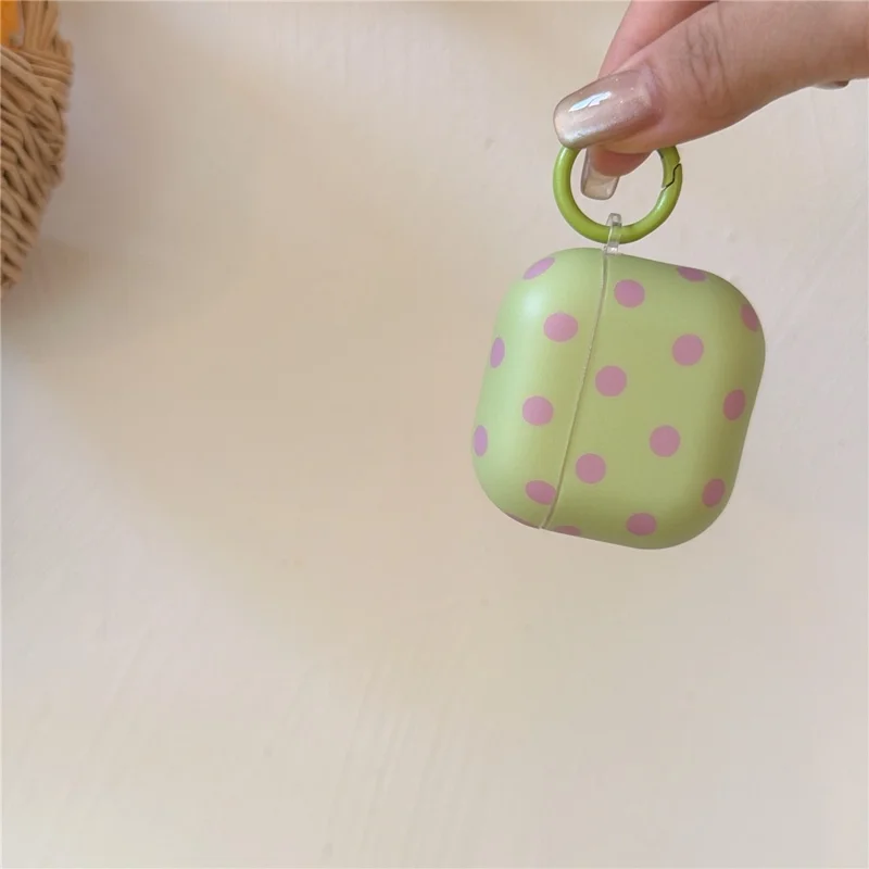 Pokrowiec w groszki na Apple AirPods 4, miękka osłona ochronna z tworzywa TPU z karabińczykiem
