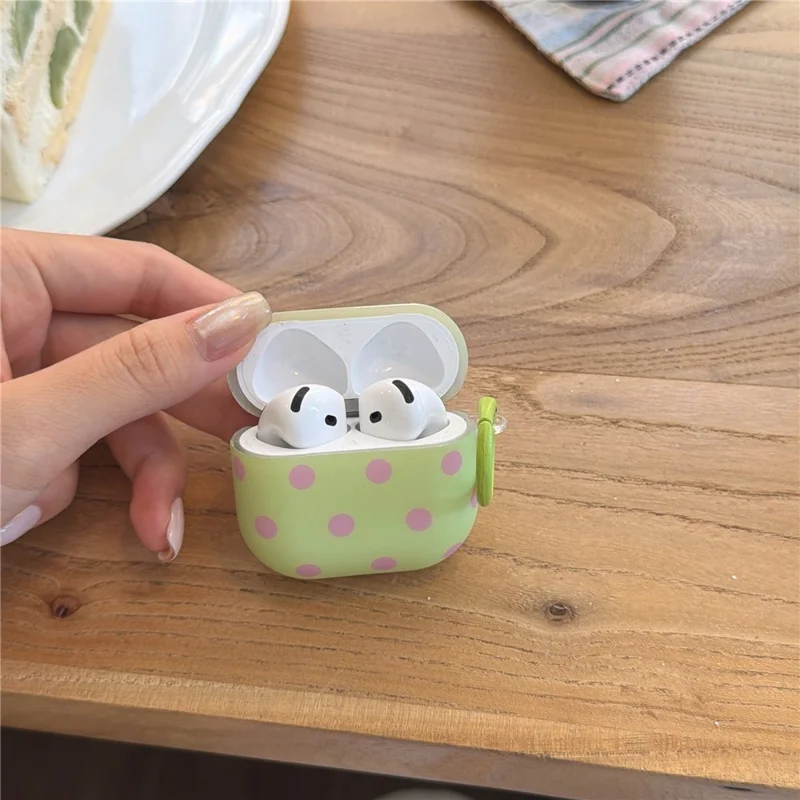 Pokrowiec w groszki na Apple AirPods 4, miękka osłona ochronna z tworzywa TPU z karabińczykiem