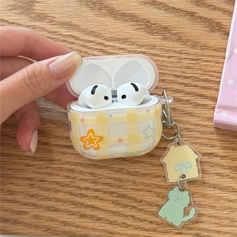 Etui na AirPods Pro 3 Żółty wzór siatki i gwiazdka Miękka obudowa TPU z wisiorkiem i klamrą