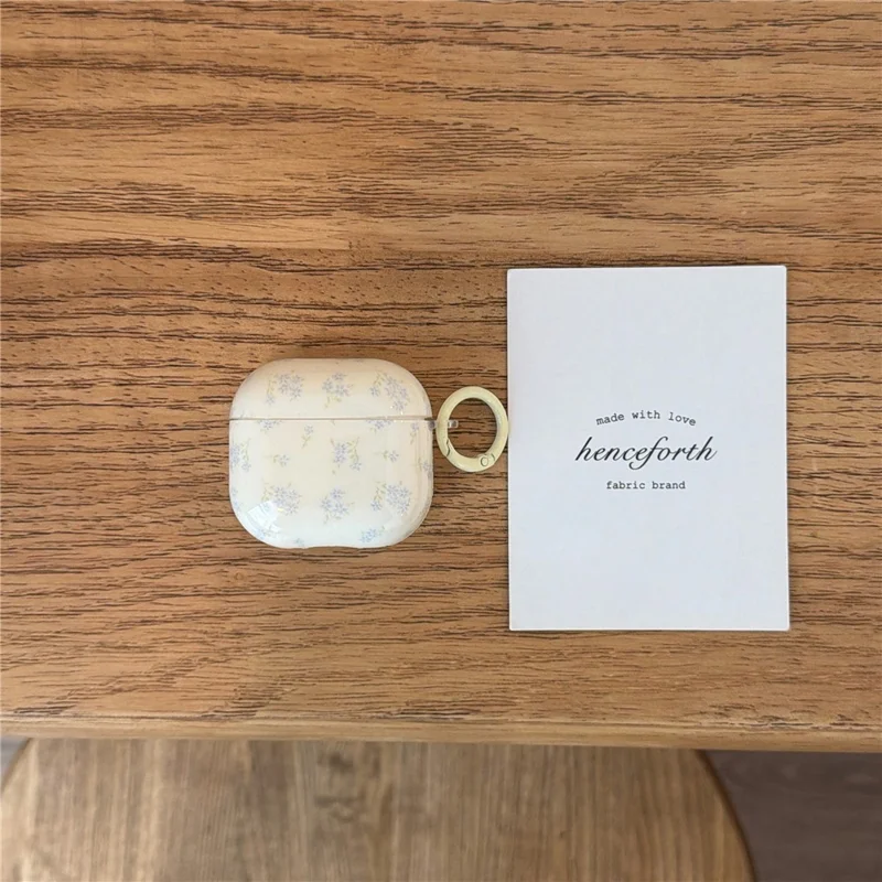 Malutkie Etui z Motywem Kwiatowym do AirPods Pro / Pro 2, Ochronna Obudowa z TPU z Wstążką i Charmem oraz Zatrzaskiem