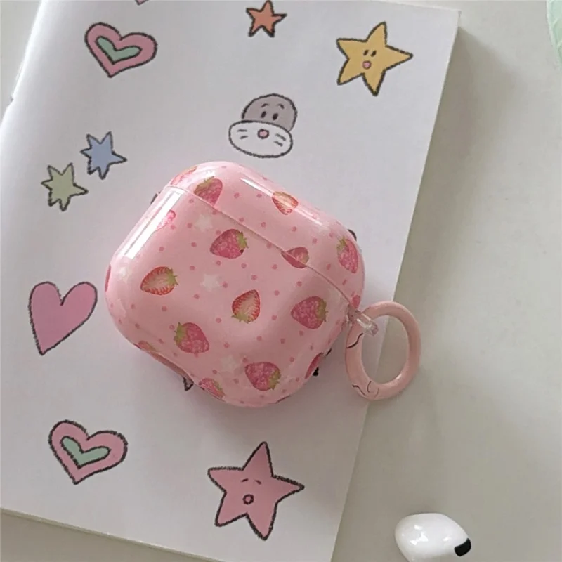 Etui na AirPods 3 Etui z wzorem truskawki z miękkiego TPU z karabińczykiem