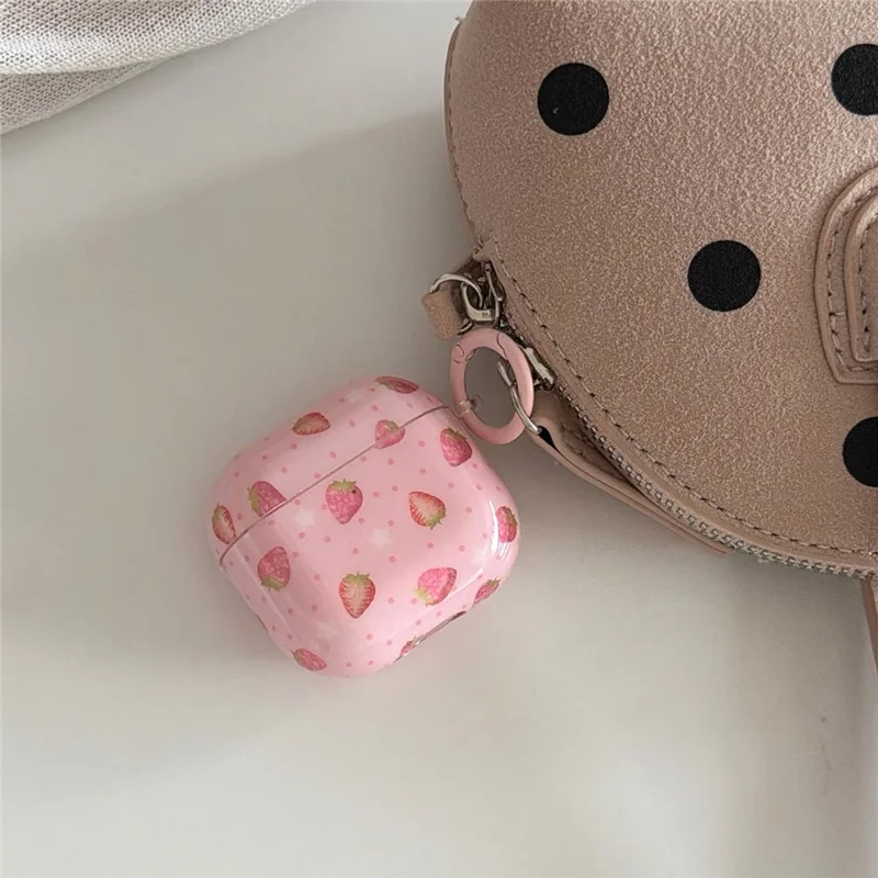 Etui na AirPods 3 Etui z wzorem truskawki z miękkiego TPU z karabińczykiem