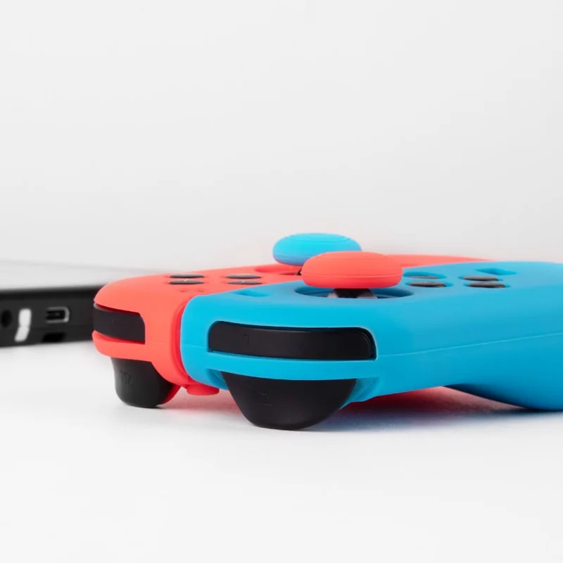 غطاء سيليكون لوحدة تحكم نينتندو سويتش + أغطية أصابع تحكم مانعة للانزلاق، غطاء واقي ممتص للصدمات - أسود