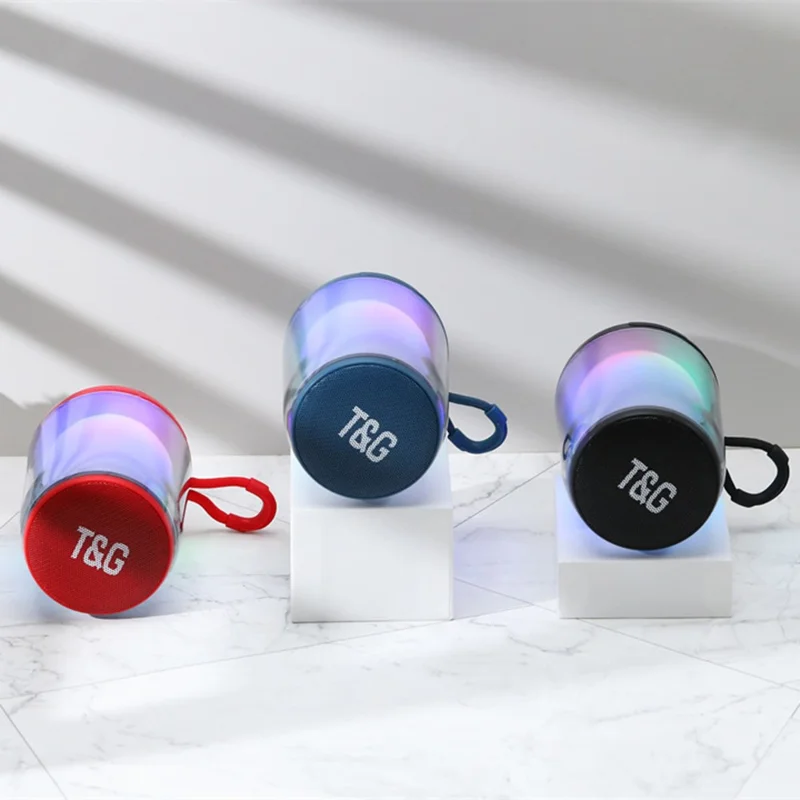 T&G TG346 Haut-parleur compatible Bluetooth Radio FM Lumière colorée Subwoofer de bureau Prise en charge des appels mains libres - Rouge