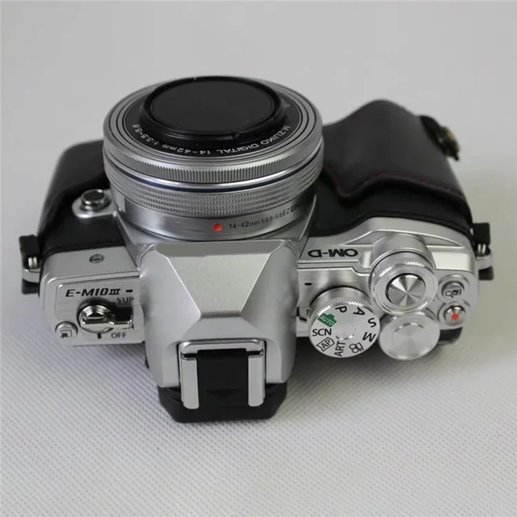 Für Olympus OM-D E-M10 Mark III Kameramameras PU Leder Halbe Abdeckung Mit Batterie Öffnungs Unten - Schwarz