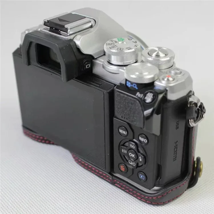Für Olympus OM-D E-M10 Mark III Kameramameras PU Leder Halbe Abdeckung Mit Batterie Öffnungs Unten - Schwarz