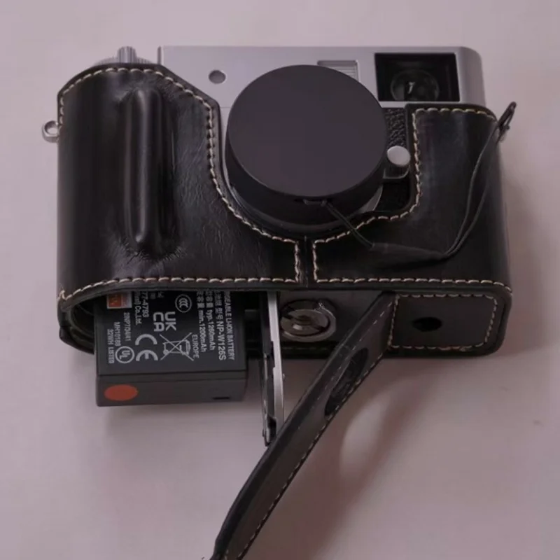 Чехол для камеры Fujifilm X из искусственной кожи с открытием для батареи - Черный