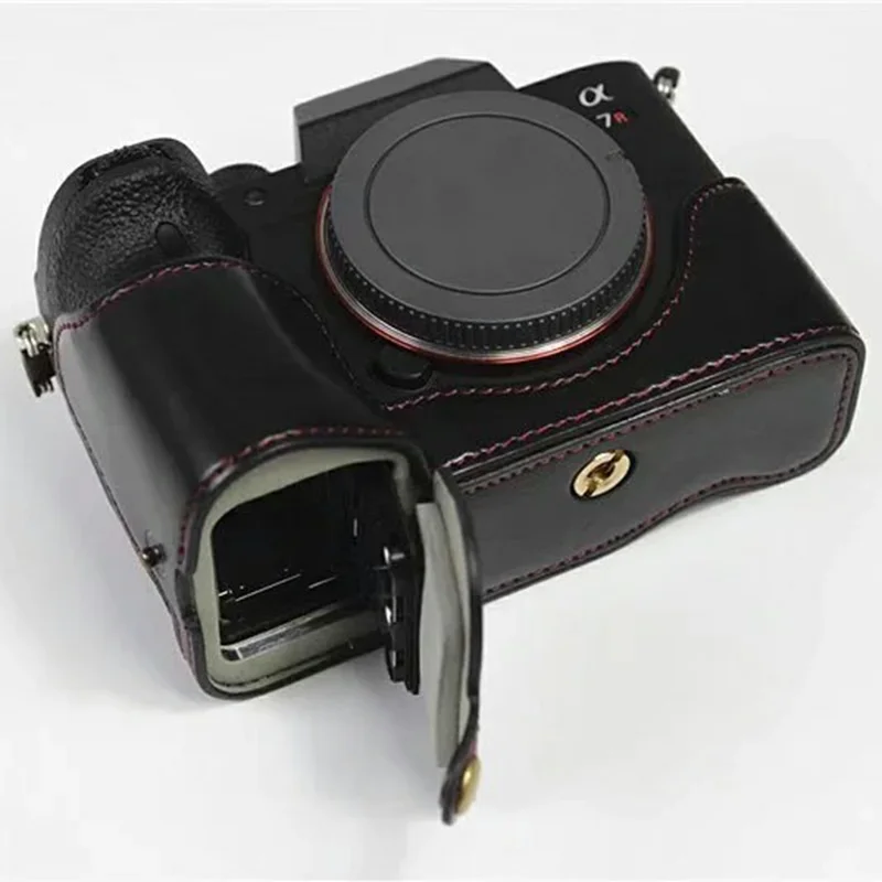 Obudowa dolna z półosłoną z premium skórzanej skóry PU do aparatu Sony A7R IV z otworem na baterię - Czarny