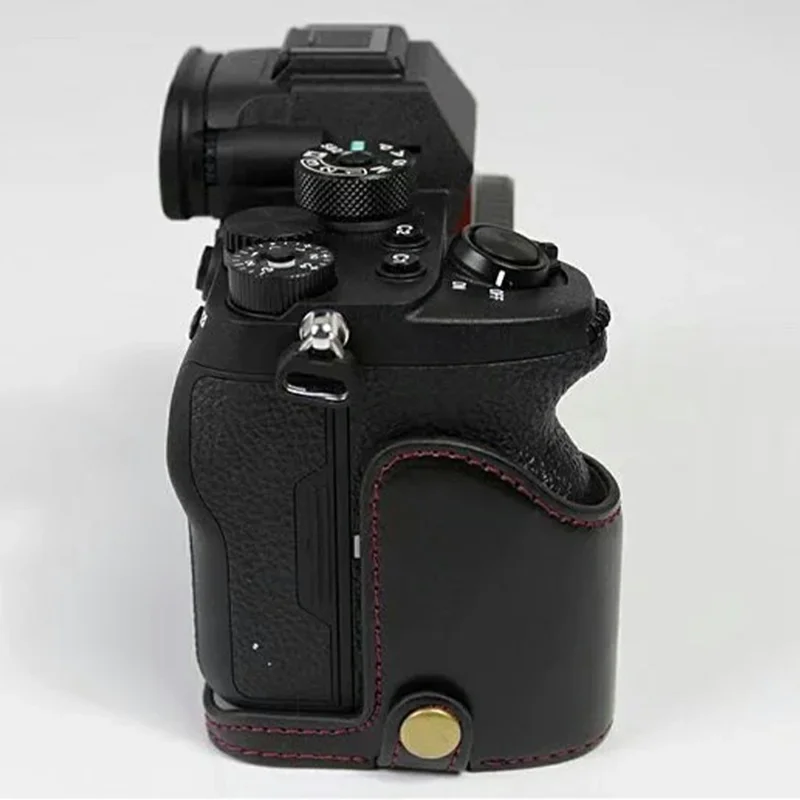 Obudowa dolna z półosłoną z premium skórzanej skóry PU do aparatu Sony A7R IV z otworem na baterię - Czarny