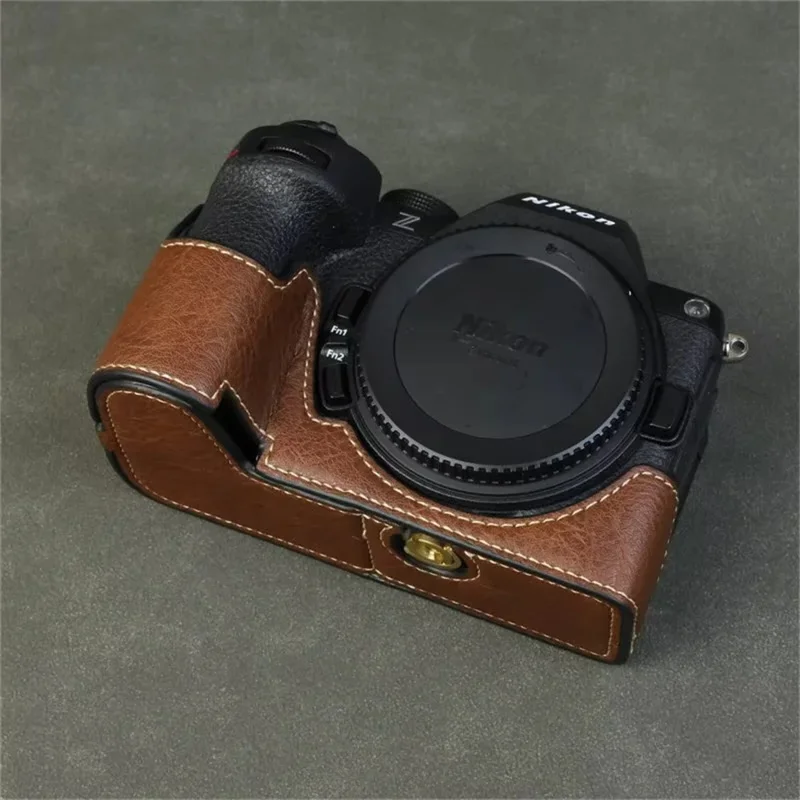 غطاء خلفي جزئي من جلد البولي يوريثان بنسيج الجاموس لهاتف Nikon Z 50 II مع فتحة في الأسفل للبطارية - كحلي