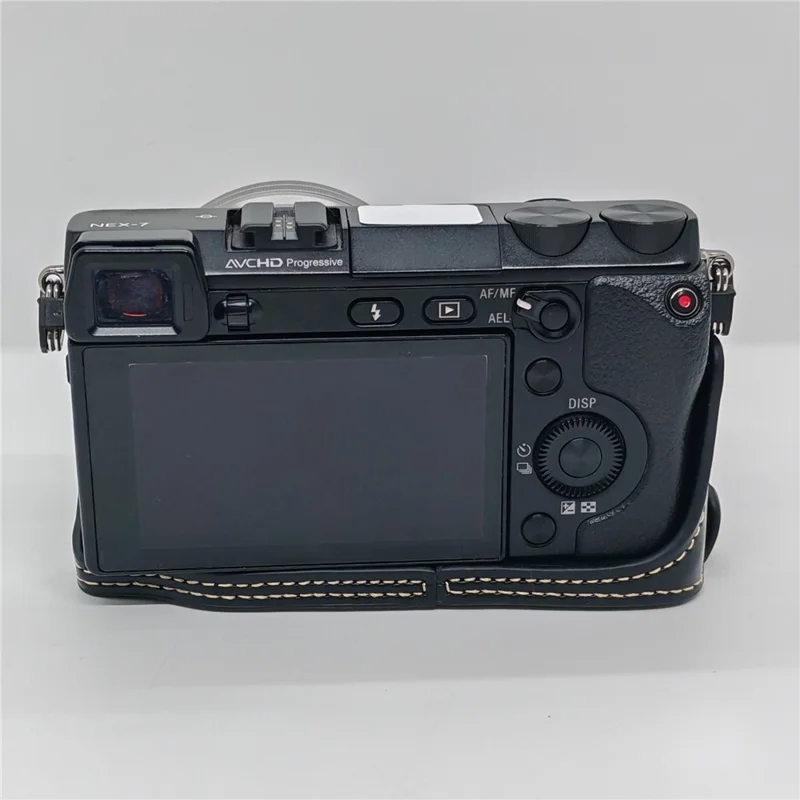 غطاء كاميرا نصف جسم لسوني NEX-7 / NEX-6 مع إمكانية الوصول إلى البطارية، غطاء سفلي من جلد البولي يوريثان - أسود