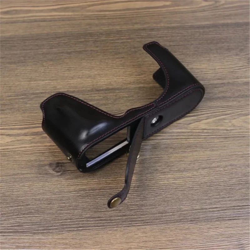 غطاء خلفي واقٍ جزئي من جلد البولي يوريثان الصناعي للبطارية لهاتف Leica CL - أسود