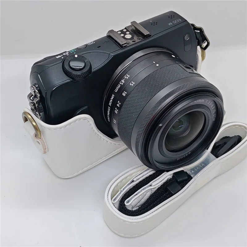 حقيبة كاميرا كانون EOS M / M10 / M100 / M200 بتصميم كلاسيكي من جلد PU مع غطاء واقي وحزام كتف - أبيض