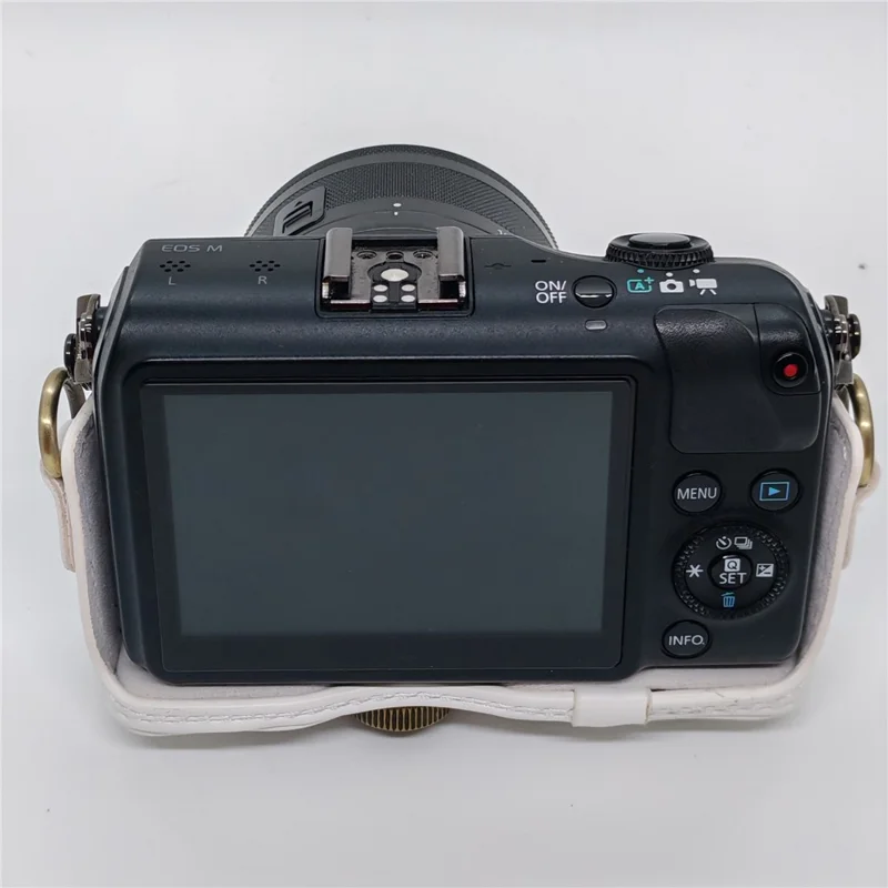 حقيبة كاميرا كانون EOS M / M10 / M100 / M200 بتصميم كلاسيكي من جلد PU مع غطاء واقي وحزام كتف - أبيض