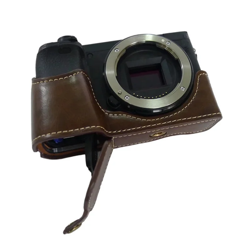 Skyddande halvskal för Sony A6400 / A6300 / A6000 kamera i PU-läder med öppning i botten för batteri - Kaffe