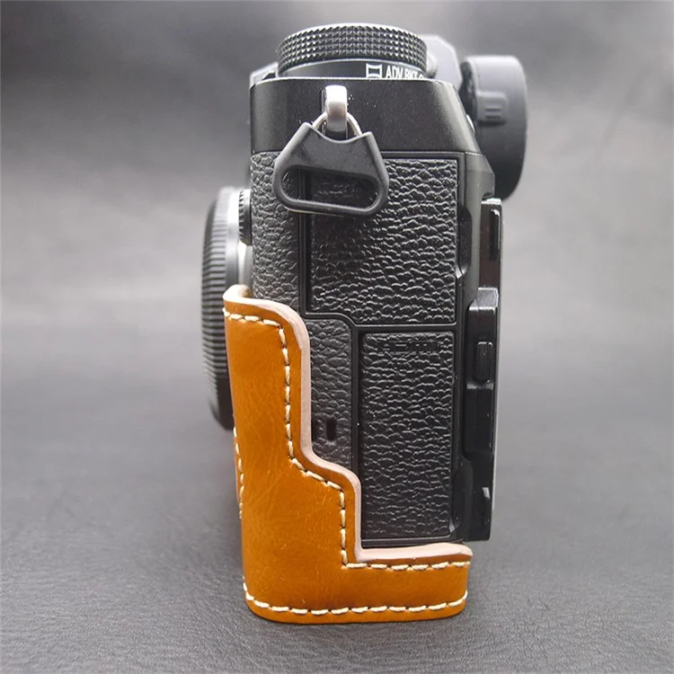 Para Fujifilm X-T5 Cámara Funda de Piel de PU Diseño de Apertura de Batería Cubierta Protectora con Tornillo - Marrón