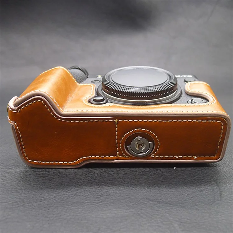 Para Fujifilm X-T5 Cámara Funda de Piel de PU Diseño de Apertura de Batería Cubierta Protectora con Tornillo - Marrón