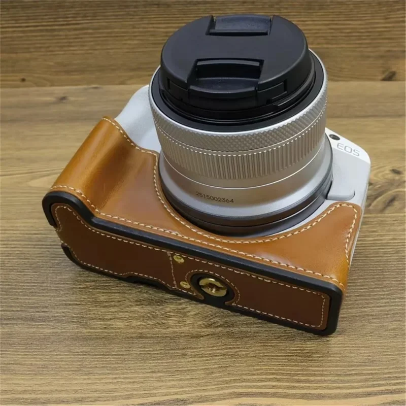 Para Canon EOS R50 / R100 Cubierta de Cámara de Cuerpo Inferior de Cuero PU con Correa de Muñeca - Marrón