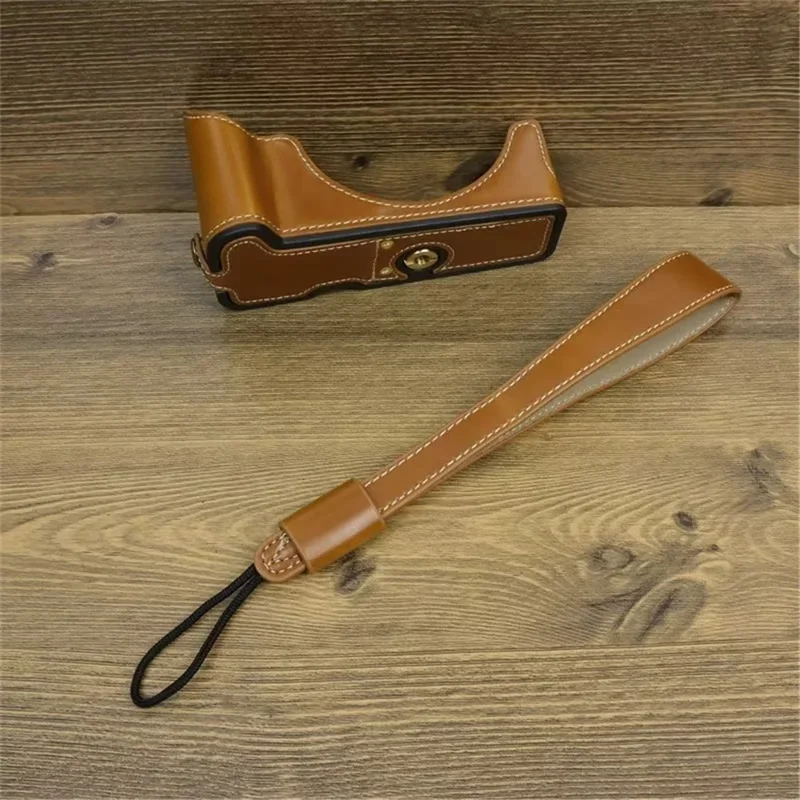 Para Canon EOS R50 / R100 Cubierta de Cámara de Cuerpo Inferior de Cuero PU con Correa de Muñeca - Marrón