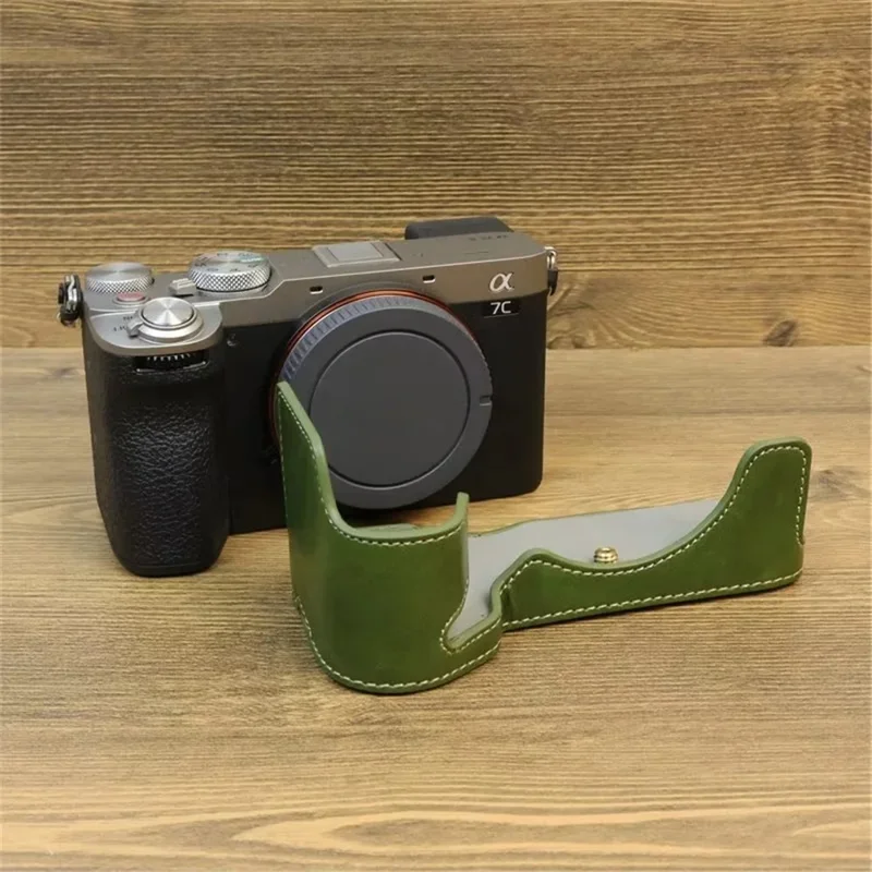Für Sony A7C II / A7CR PU-Leder Kamerabodenabdeckung mit Schraubdesign Halbkörpergehäuse Anti-Kratz-Schutz – Grün