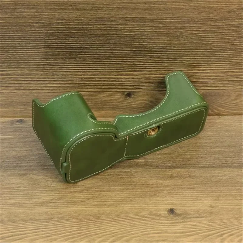 Für Sony A7C II / A7CR PU-Leder Kamerabodenabdeckung mit Schraubdesign Halbkörpergehäuse Anti-Kratz-Schutz – Grün