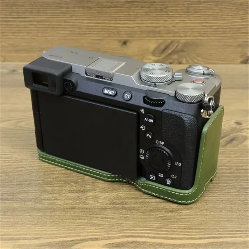 Für Sony A7C II / A7CR PU-Leder Kamerabodenabdeckung mit Schraubdesign Halbkörpergehäuse Anti-Kratz-Schutz – Grün
