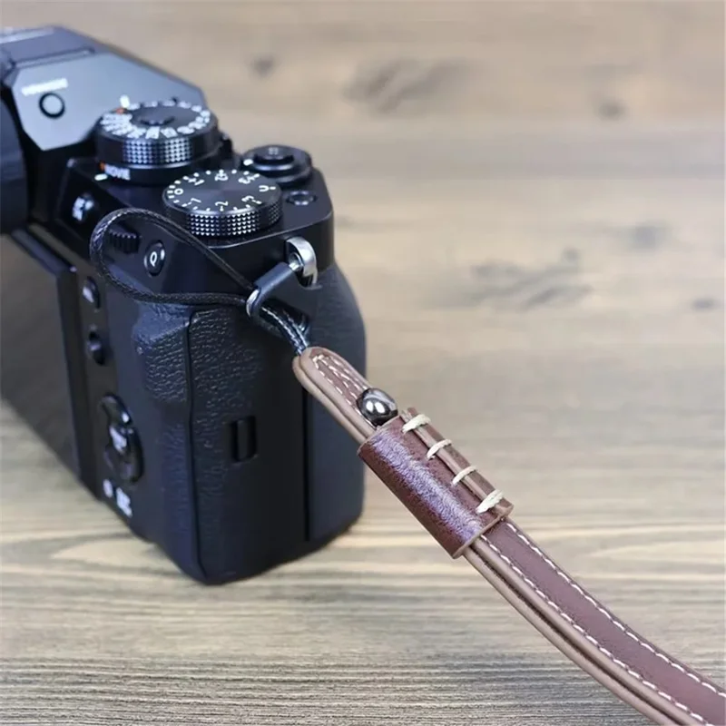 Per Fuji / Canon / Nikon / Panasonic DSLR Camera 2mm Connettore Cinturino da Polso in Pelle PU - Marrone