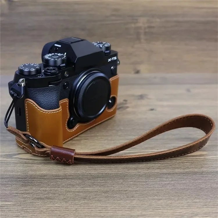 For Fujifilm XT4 / A7r5 / A7M4 / X100v / XH2 Camera Carrying Strap Top Layer Cowhide Leather Quick Release Hand Rope - Coffee