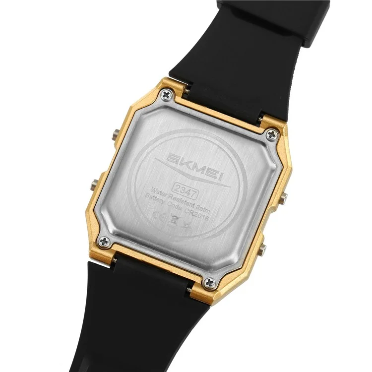 SKMEI 2347 Montre électronique carrée multifonction pour hommes, style sport étudiant, avec rétroéclairage EL - Or+Noir