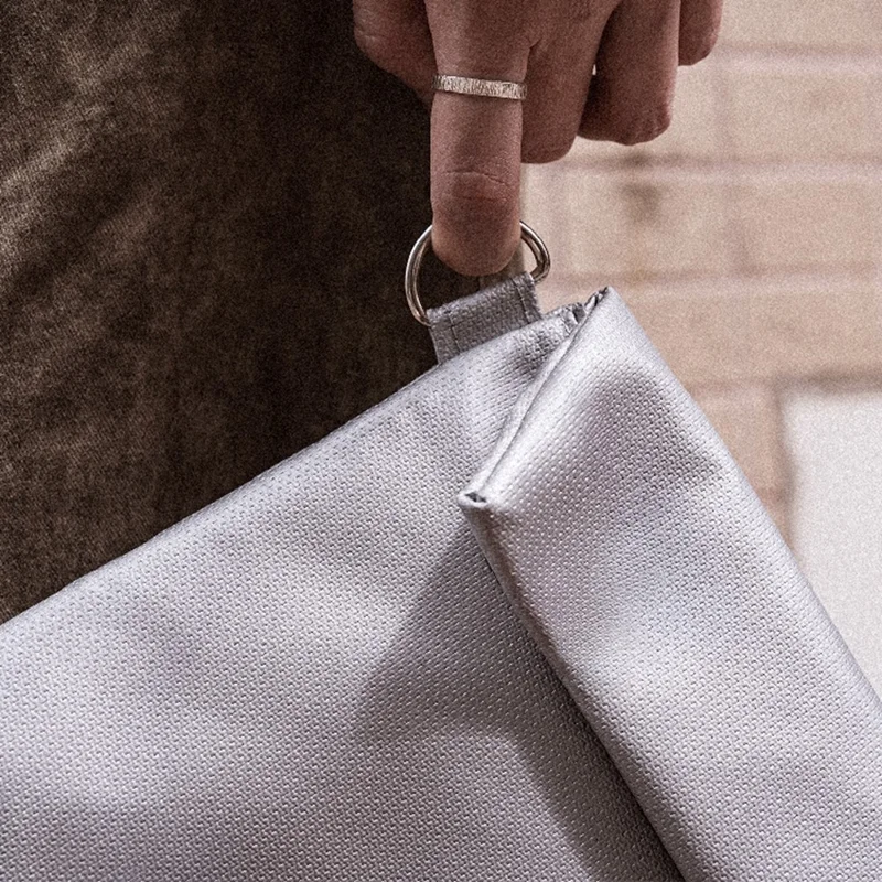 MOMAX SR56 1-World Airliner Fireproof Storage Bag 255 x 365 x 85mm Protective Case Water Resistant for Laptop  /  Documents