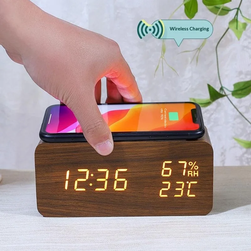 Relógio Despertador LED Digital em Madeira YC-9087 com Exibição de Temperatura e Humidade, Almofada de Carregamento Sem Fios Incorporada (Sem Bateria) - Madeira Castanha Luz Branca