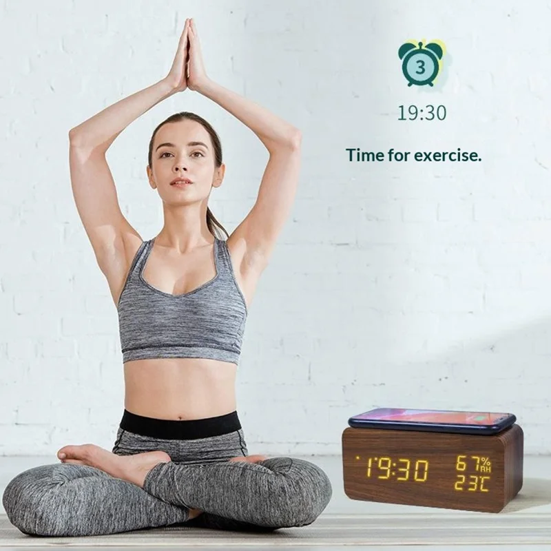 Relógio Despertador LED Digital em Madeira YC-9087 com Exibição de Temperatura e Humidade, Almofada de Carregamento Sem Fios Incorporada (Sem Bateria) - Madeira Castanha Luz Branca