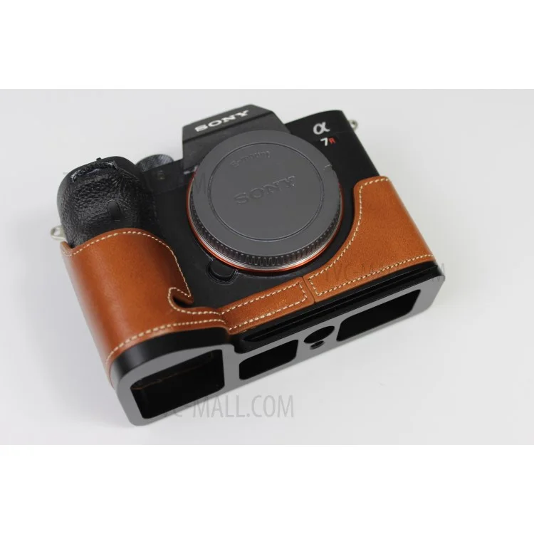 Capa Genuine Leather Half Case para Sony A7R4 / A9 II - Marrom