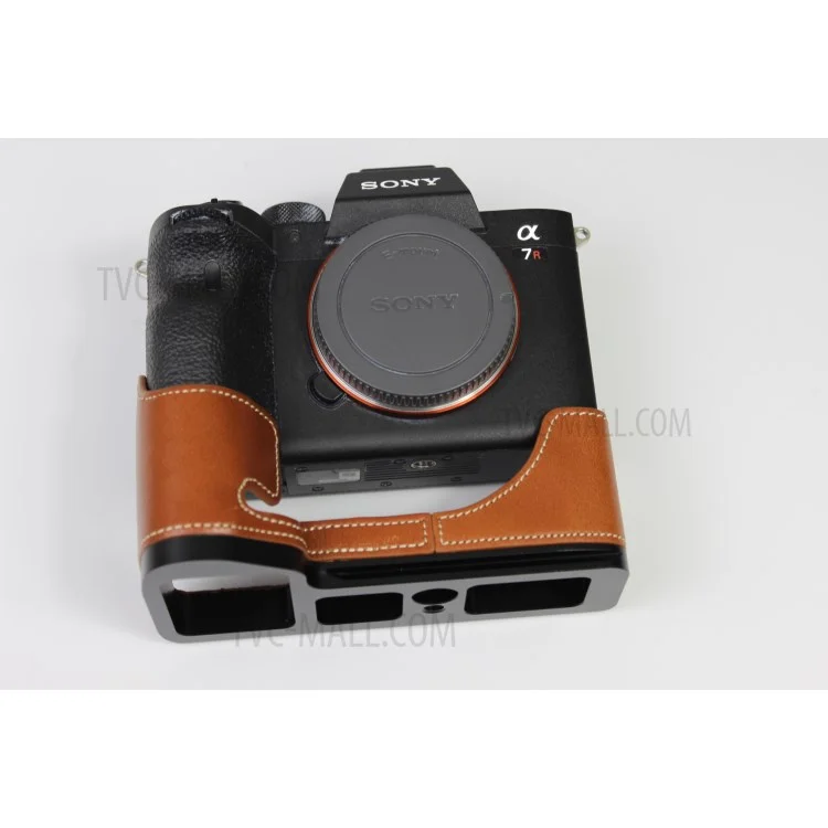 Capa Genuine Leather Half Case para Sony A7R4 / A9 II - Marrom