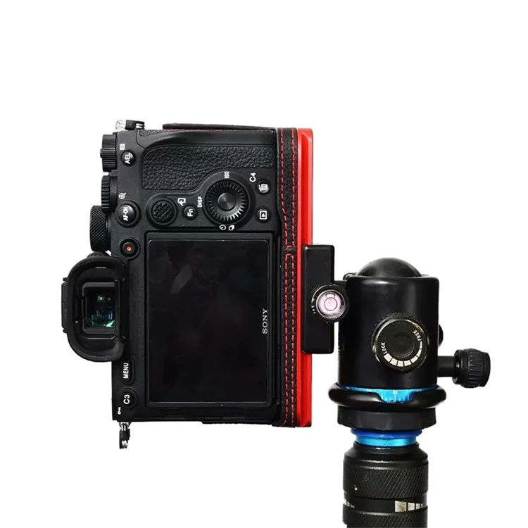 For Sony A7R4/A7M4 Quick Release Plate Metal + Genuine Leather Camera Protection Bottom Case Cover with Hand Strap - Black/Red Bottom