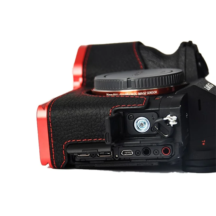 For Sony A7R4/A7M4 Quick Release Plate Metal + Genuine Leather Camera Protection Bottom Case Cover with Hand Strap - Black/Red Bottom
