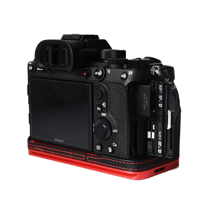 For Sony A7R4/A7M4 Quick Release Plate Metal + Genuine Leather Camera Protection Bottom Case Cover with Hand Strap - Black/Red Bottom