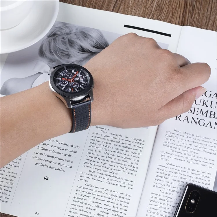 Correa de Reloj de Cuero Genuino con Textura de Fibra de Carbono de 22 mm - Negro con Puntadas Naranjas